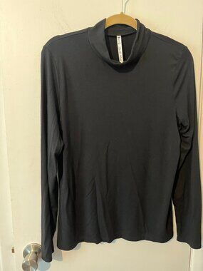LEO AND NICOLE BLACK MOCK NECK SUPER SOFT SZ L